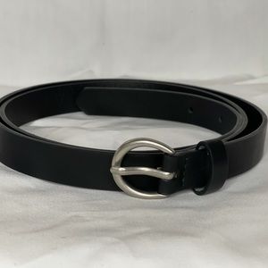 Women’s BeltColor: Black / Silver Medium